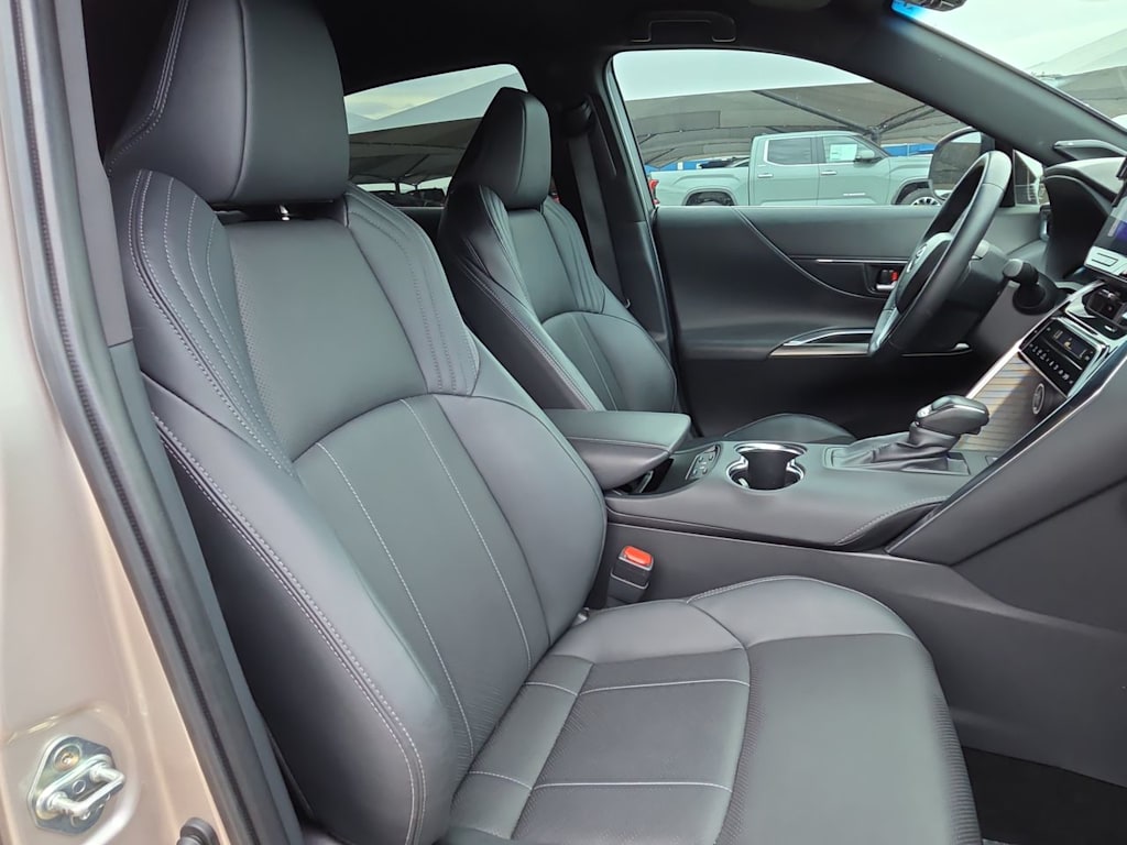 Thumbnail: 2024 Toyota Venza - 21