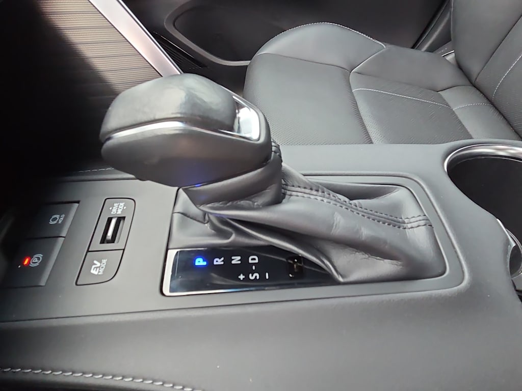 Thumbnail: 2024 Toyota Venza - 15