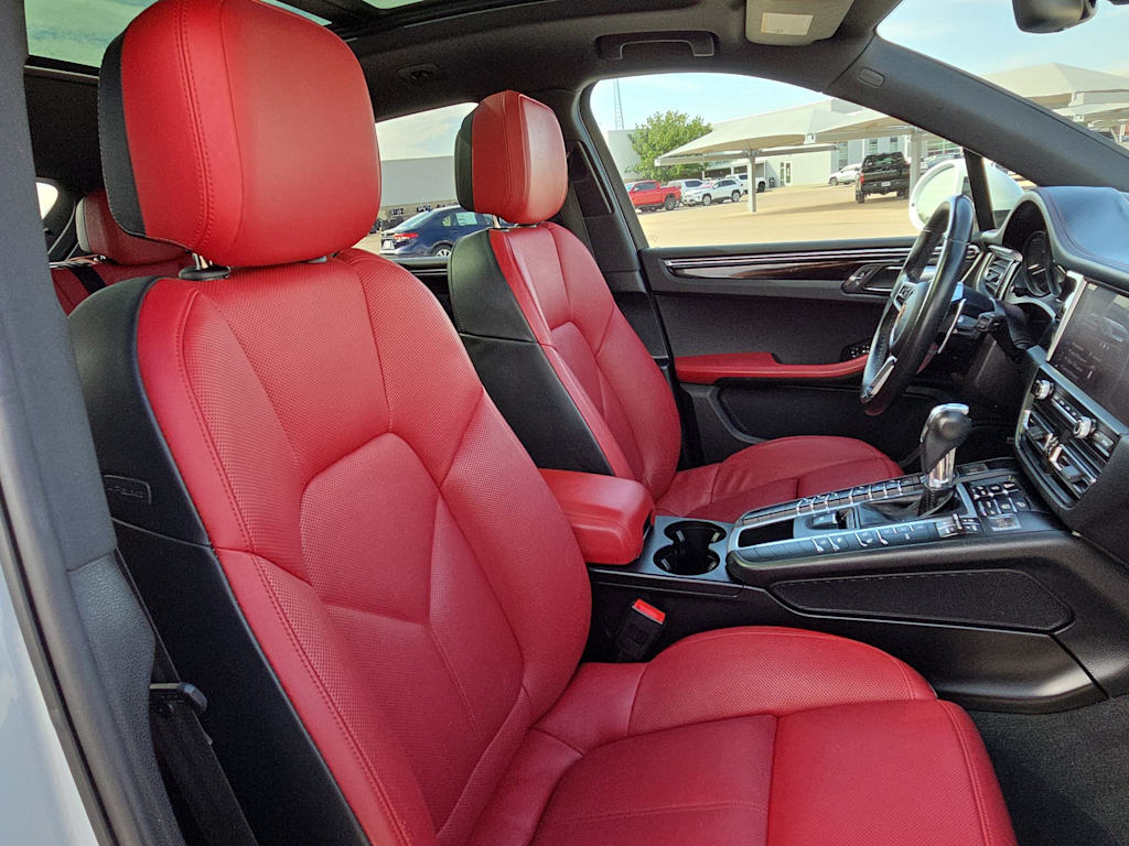 Thumbnail: 2020 Porsche Macan - 12