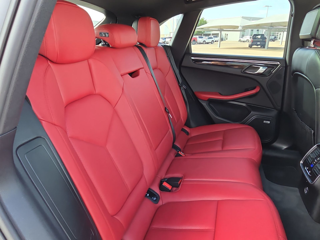 Thumbnail: 2020 Porsche Macan - 22