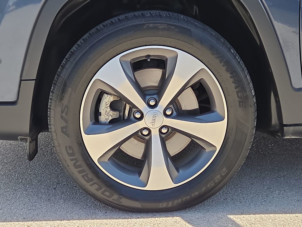 Thumbnail: 2021 Jeep Cherokee - 6