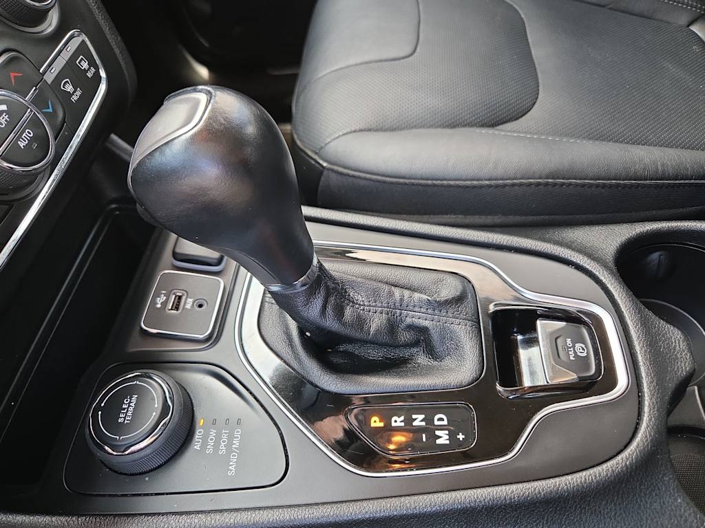 Thumbnail: 2021 Jeep Cherokee - 14