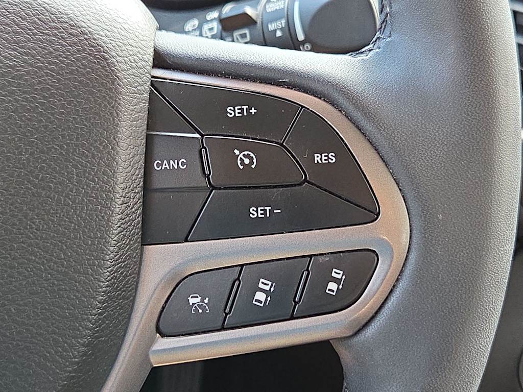 Thumbnail: 2021 Jeep Cherokee - 22