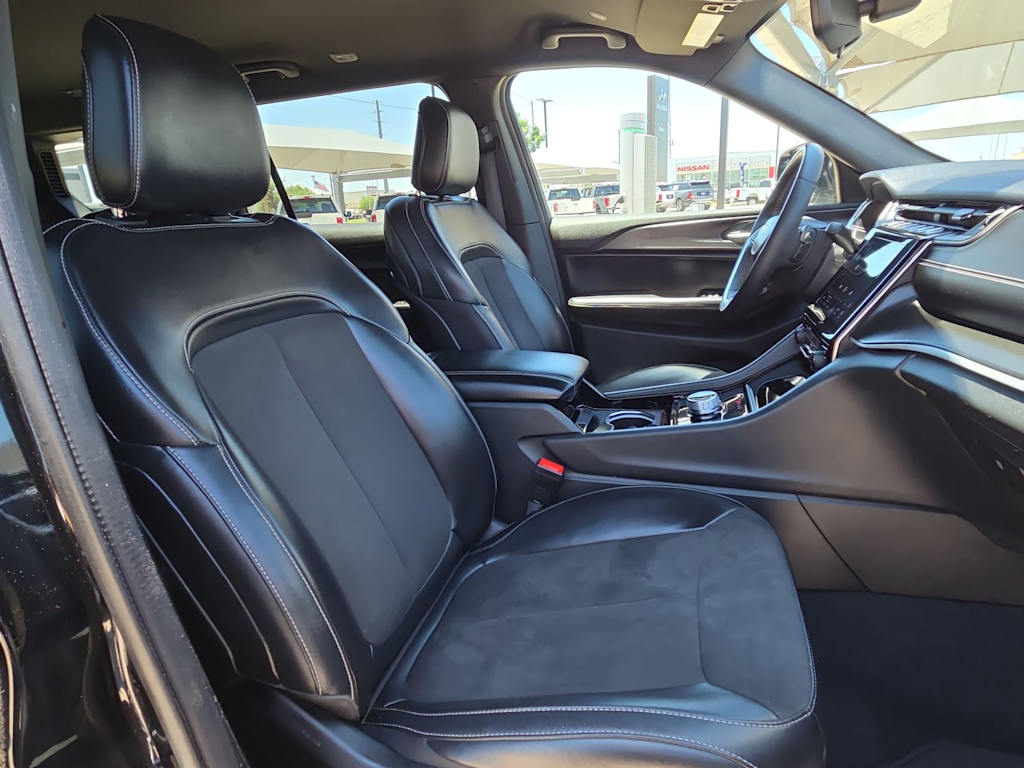 Thumbnail: 2023 Jeep Grand Cherokee L - 21