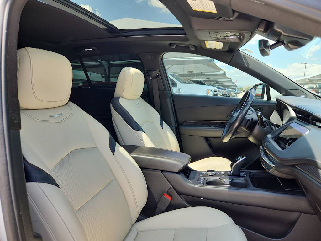 Thumbnail: 2021 Cadillac XT4 - 23