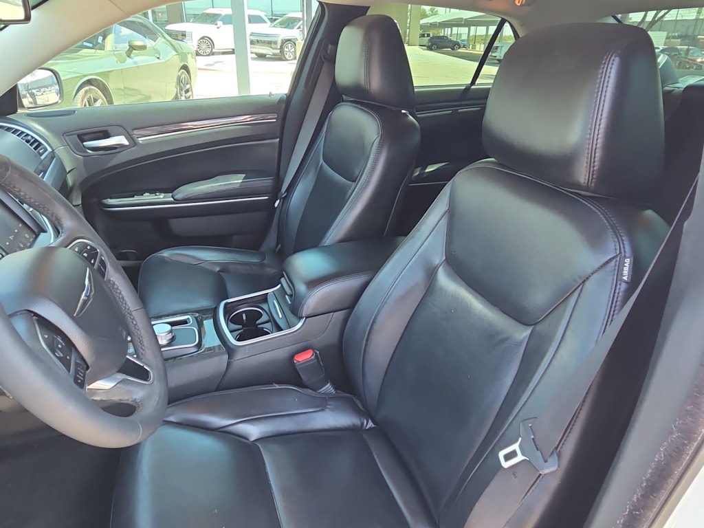 Thumbnail: 2022 Chrysler 300 - 10