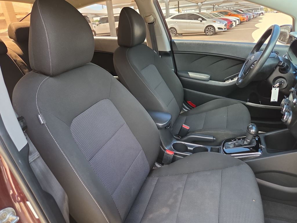 Thumbnail: 2018 Kia Forte - 24