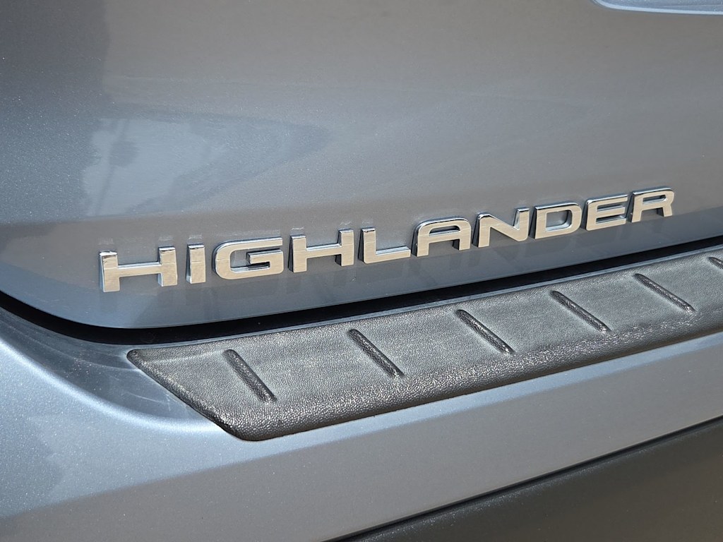 Thumbnail: 2022 Toyota Highlander - 5