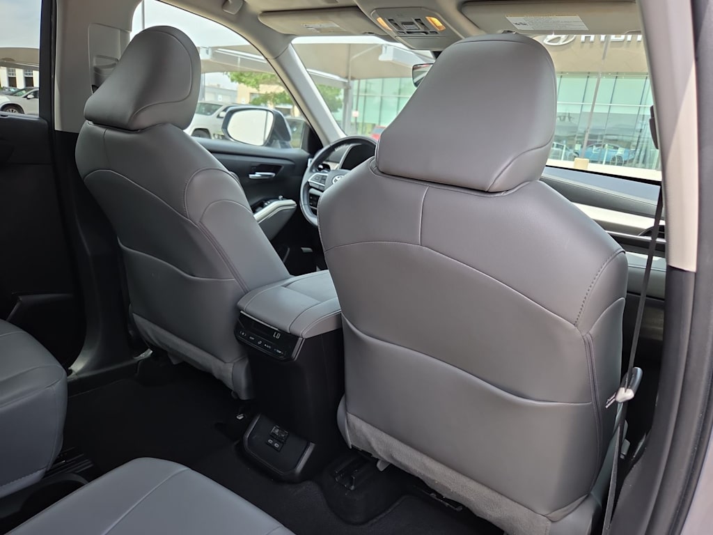 Thumbnail: 2022 Toyota Highlander - 10
