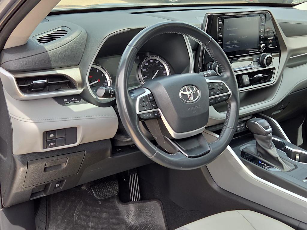 Thumbnail: 2022 Toyota Highlander - 2