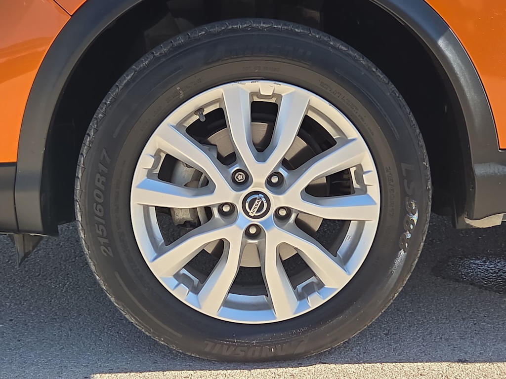 Thumbnail: 2020 Nissan Rogue Sport - 6