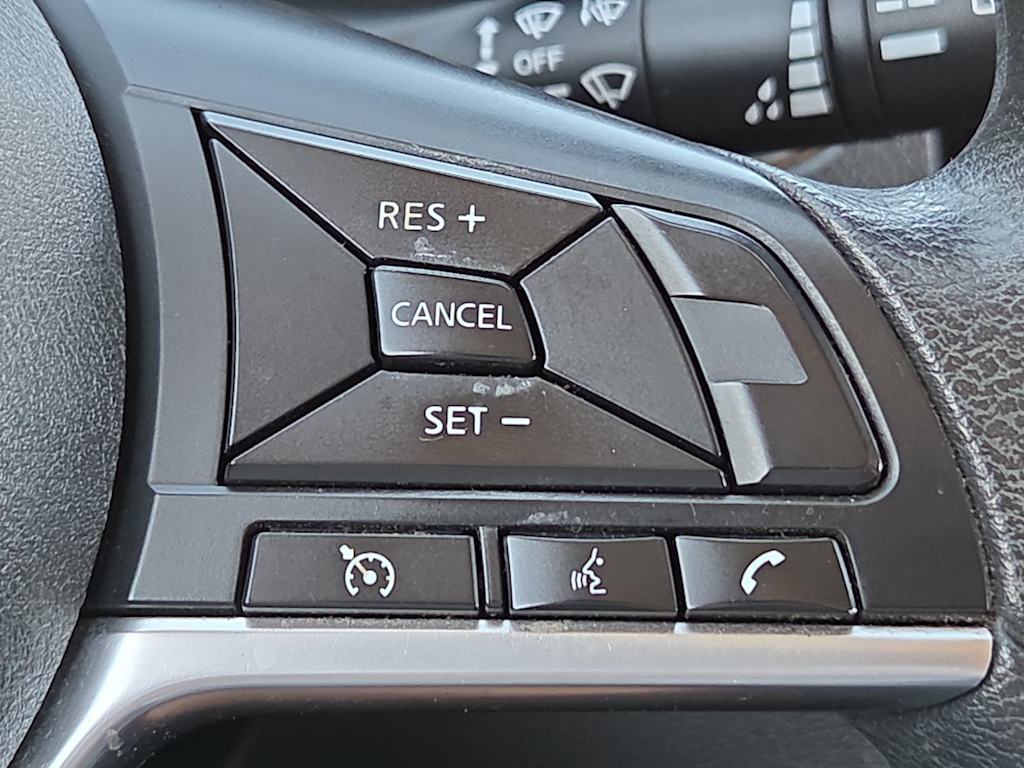 Thumbnail: 2020 Nissan Rogue Sport - 23
