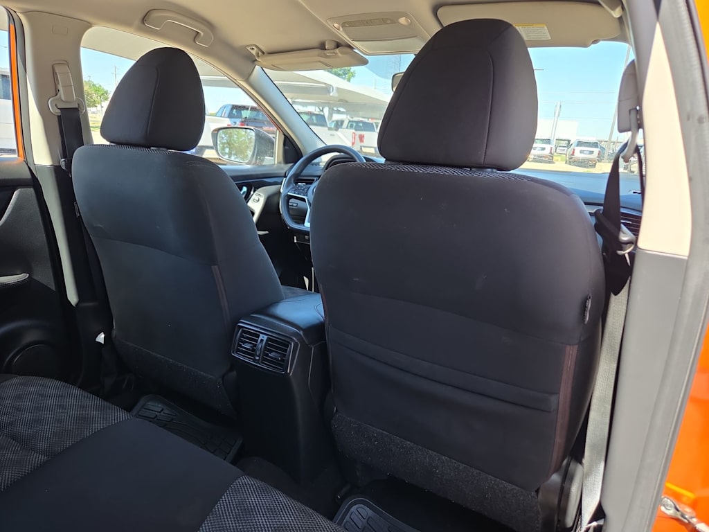 Thumbnail: 2020 Nissan Rogue Sport - 10