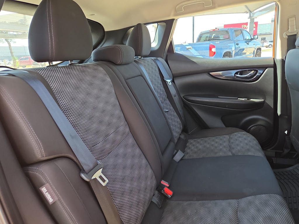 Thumbnail: 2020 Nissan Rogue Sport - 11