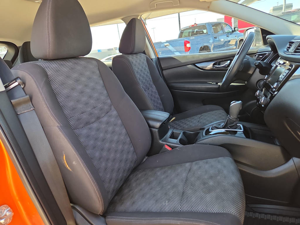 Thumbnail: 2020 Nissan Rogue Sport - 21