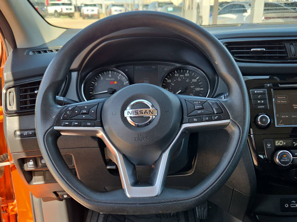 Thumbnail: 2020 Nissan Rogue Sport - 12