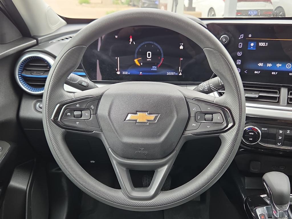 Thumbnail: 2025 Chevrolet Trax - 14