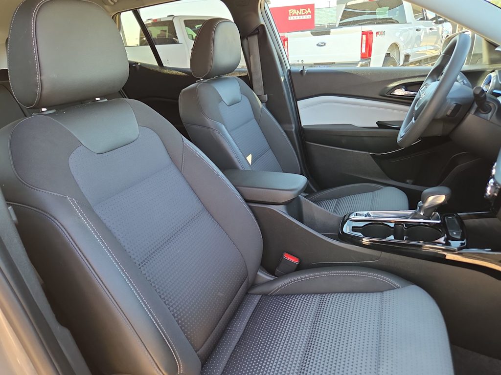 Thumbnail: 2025 Chevrolet Trax - 10
