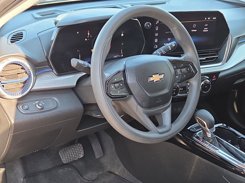 Thumbnail: 2025 Chevrolet Trax - 2