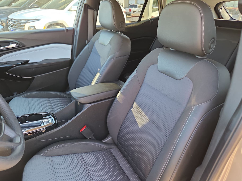Thumbnail: 2025 Chevrolet Trax - 9