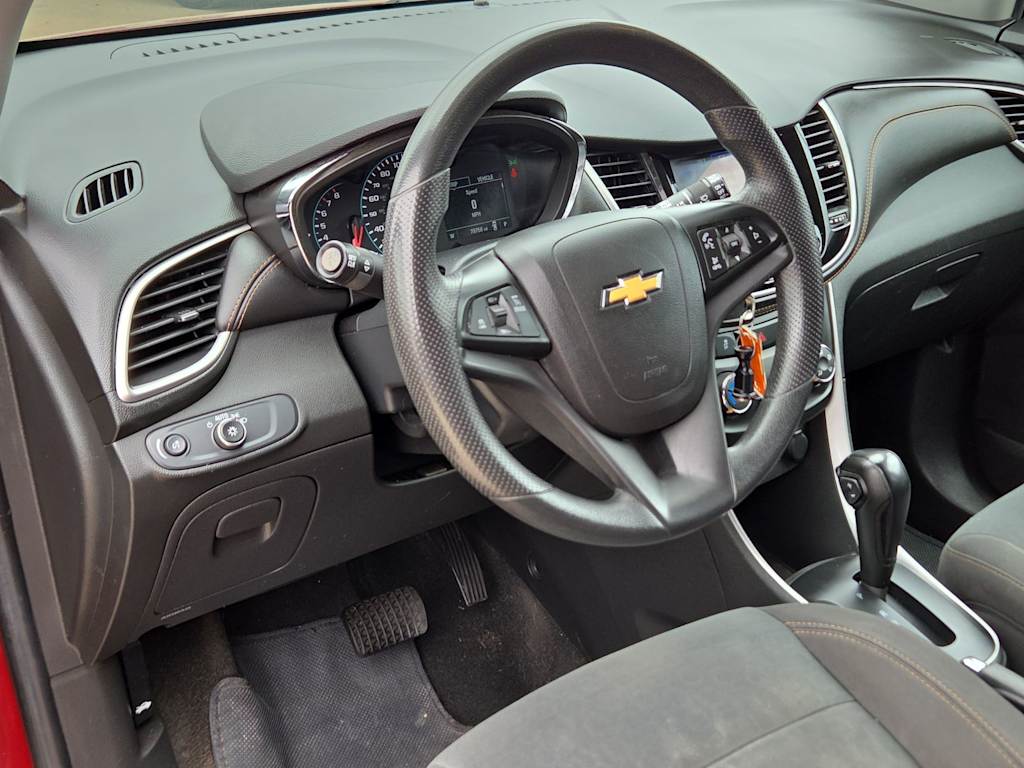 Thumbnail: 2022 Chevrolet Trax - 2