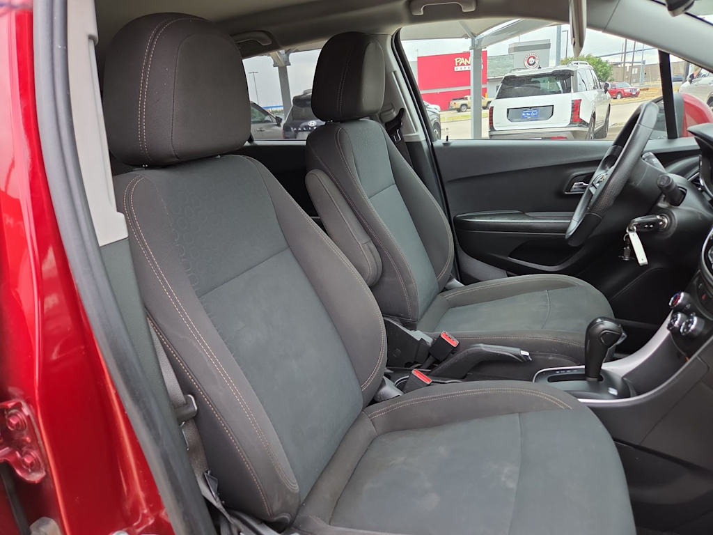 Thumbnail: 2022 Chevrolet Trax - 21