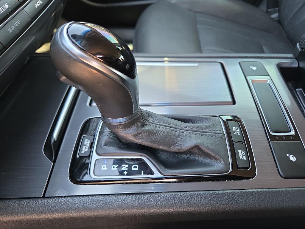 Thumbnail: 2017 Genesis G80 - 16