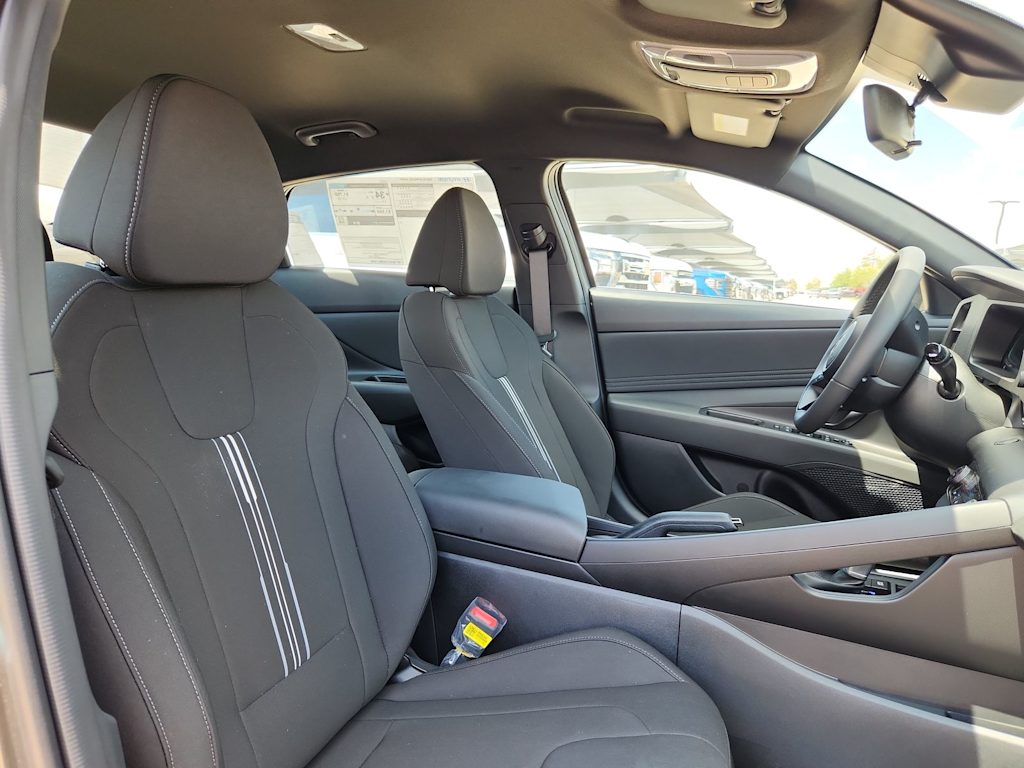 Thumbnail: 2025 Hyundai Elantra - 23
