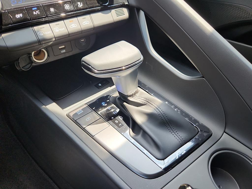 Thumbnail: 2025 Hyundai Elantra - 15