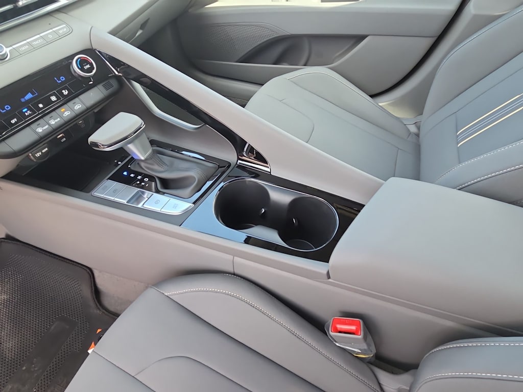 Thumbnail: 2025 Hyundai Elantra - 15