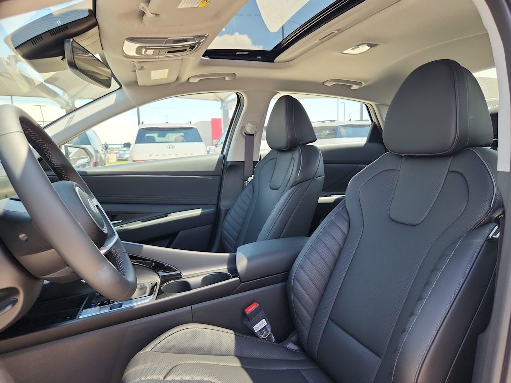 Thumbnail: 2025 Hyundai Elantra - 10