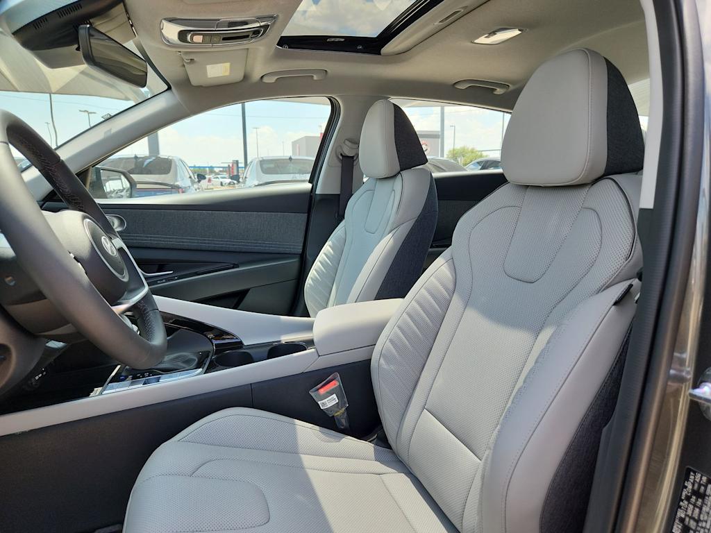 Thumbnail: 2025 Hyundai Elantra - 10