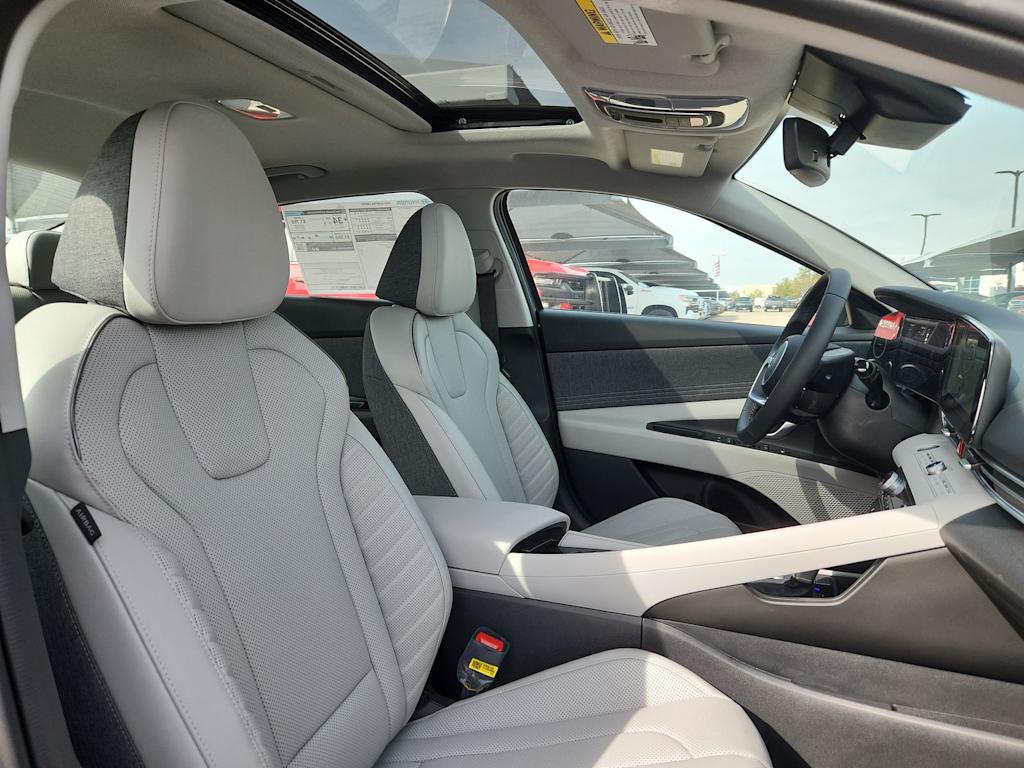 Thumbnail: 2025 Hyundai Elantra - 23
