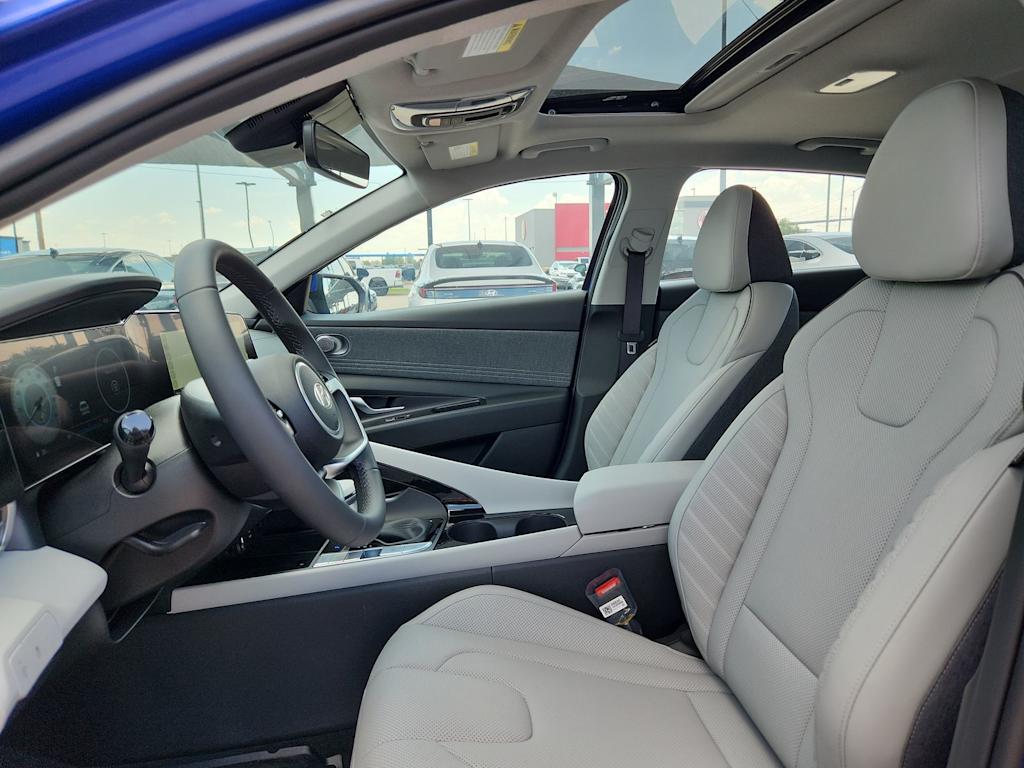 Thumbnail: 2025 Hyundai Elantra - 10