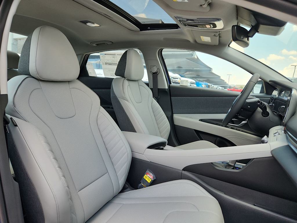 Thumbnail: 2025 Hyundai Elantra - 23