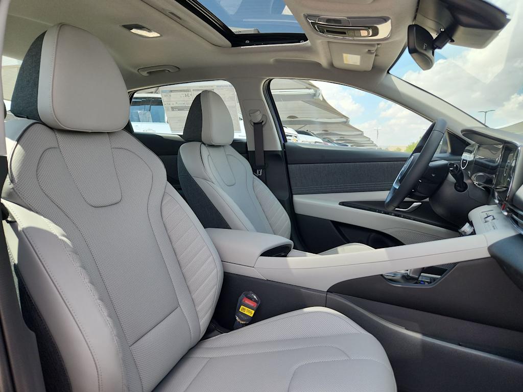 Thumbnail: 2025 Hyundai Elantra - 23