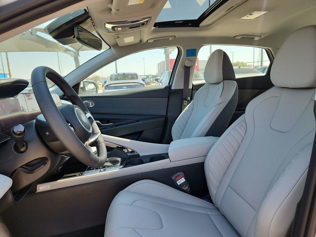 Thumbnail: 2025 Hyundai Elantra - 10
