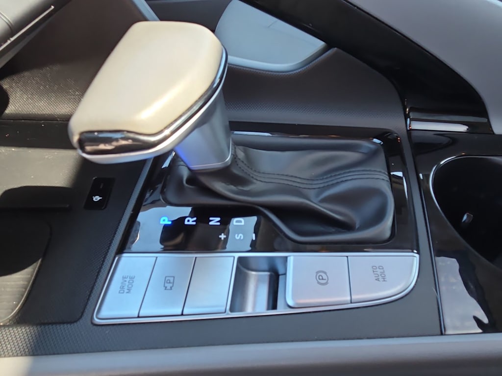 Thumbnail: 2025 Hyundai Elantra - 16