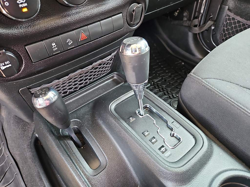 Thumbnail: 2018 Jeep Wrangler - 15