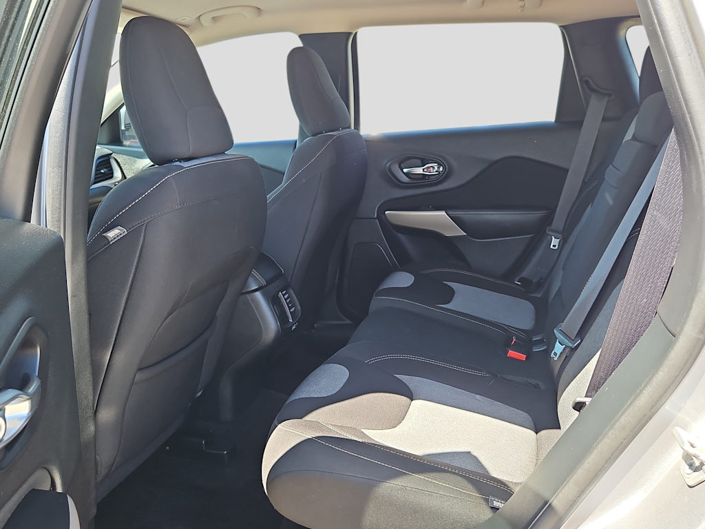 Thumbnail: 2018 Jeep Cherokee - 12