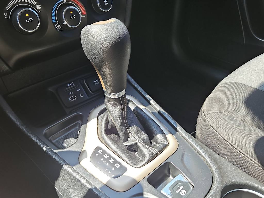 Thumbnail: 2018 Jeep Cherokee - 15