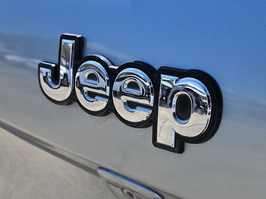 Thumbnail: 2018 Jeep Cherokee - 7