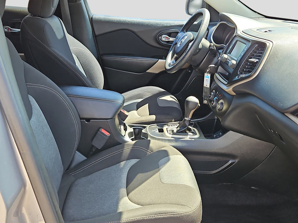 Thumbnail: 2018 Jeep Cherokee - 11