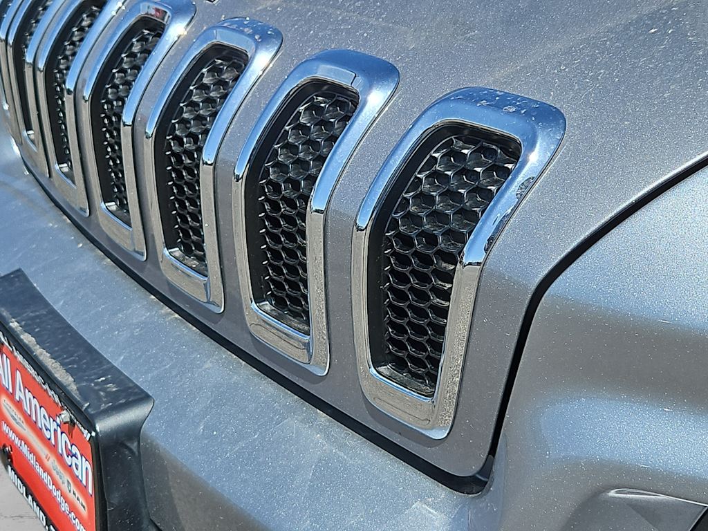Thumbnail: 2018 Jeep Cherokee - 24