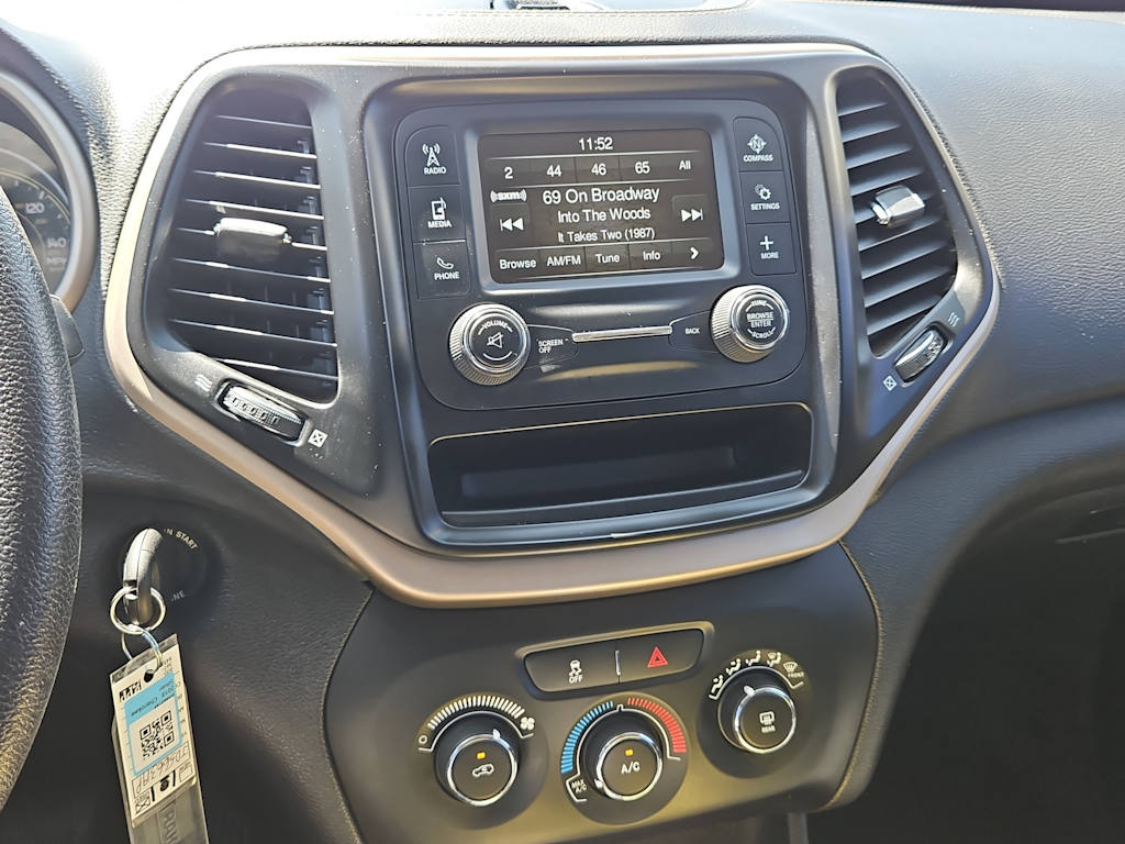 Thumbnail: 2018 Jeep Cherokee - 14