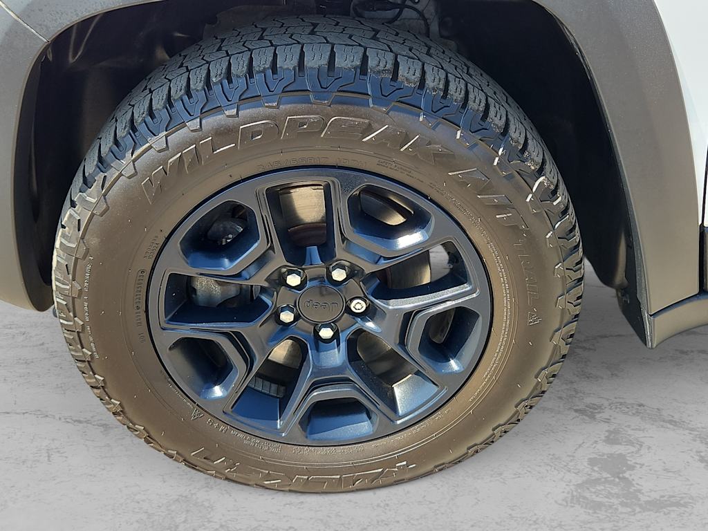 Thumbnail: 2020 Jeep Cherokee - 7