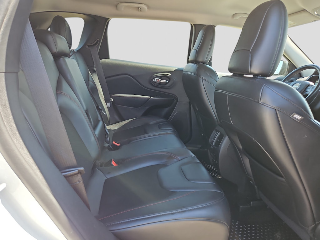 Thumbnail: 2020 Jeep Cherokee - 24