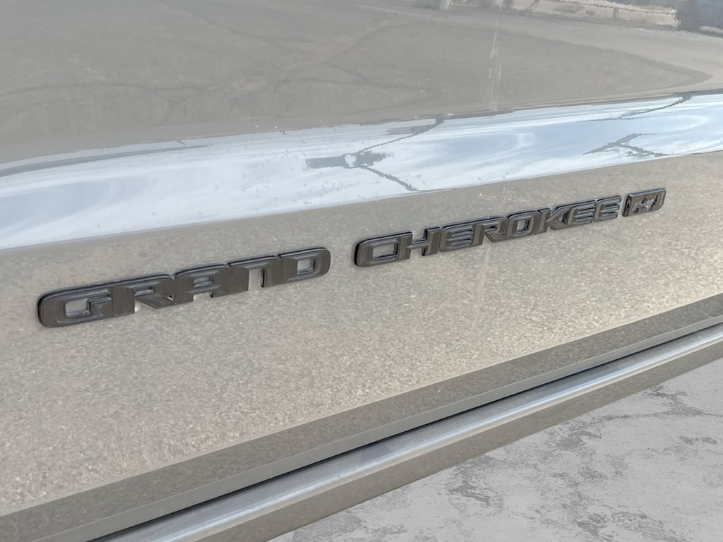 Thumbnail: 2022 Jeep Grand Cherokee - 7