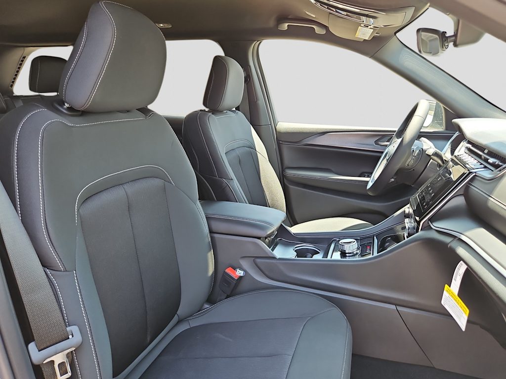 Thumbnail: 2026 Jeep Grand Cherokee - 12