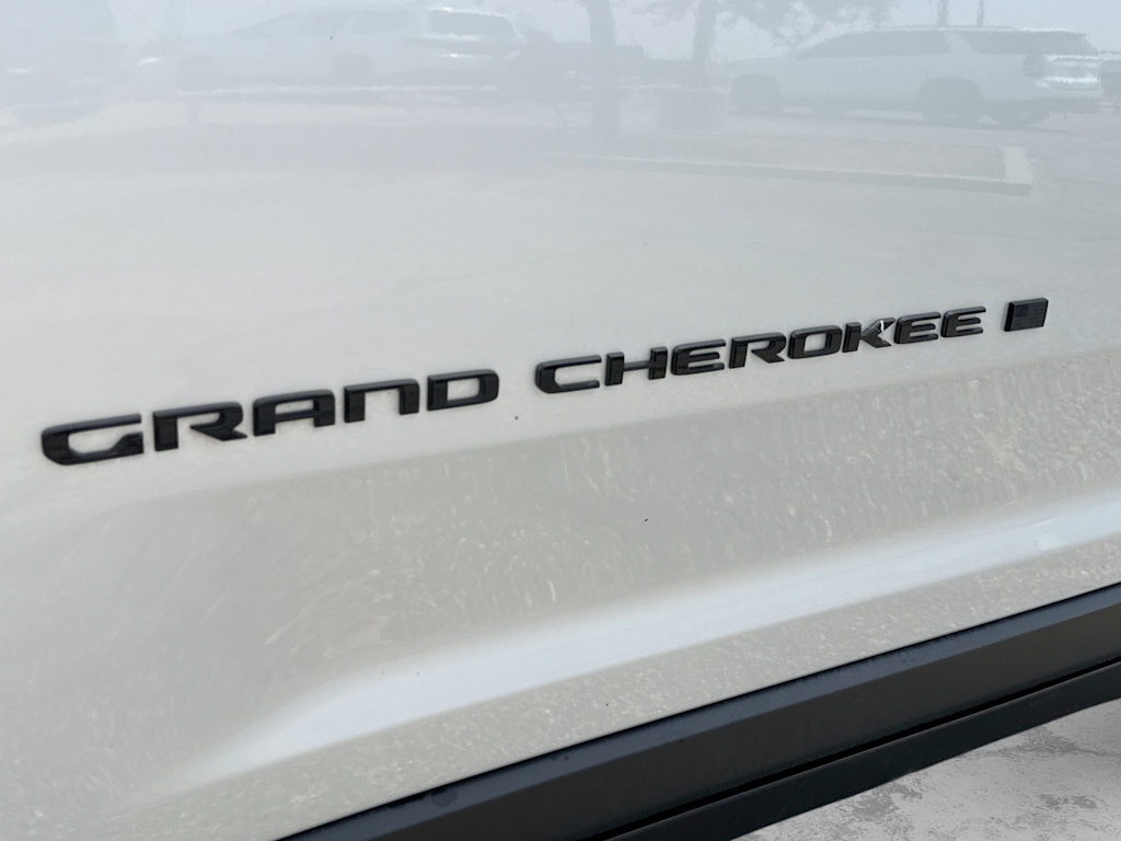 Thumbnail: 2024 Jeep Grand Cherokee - 6